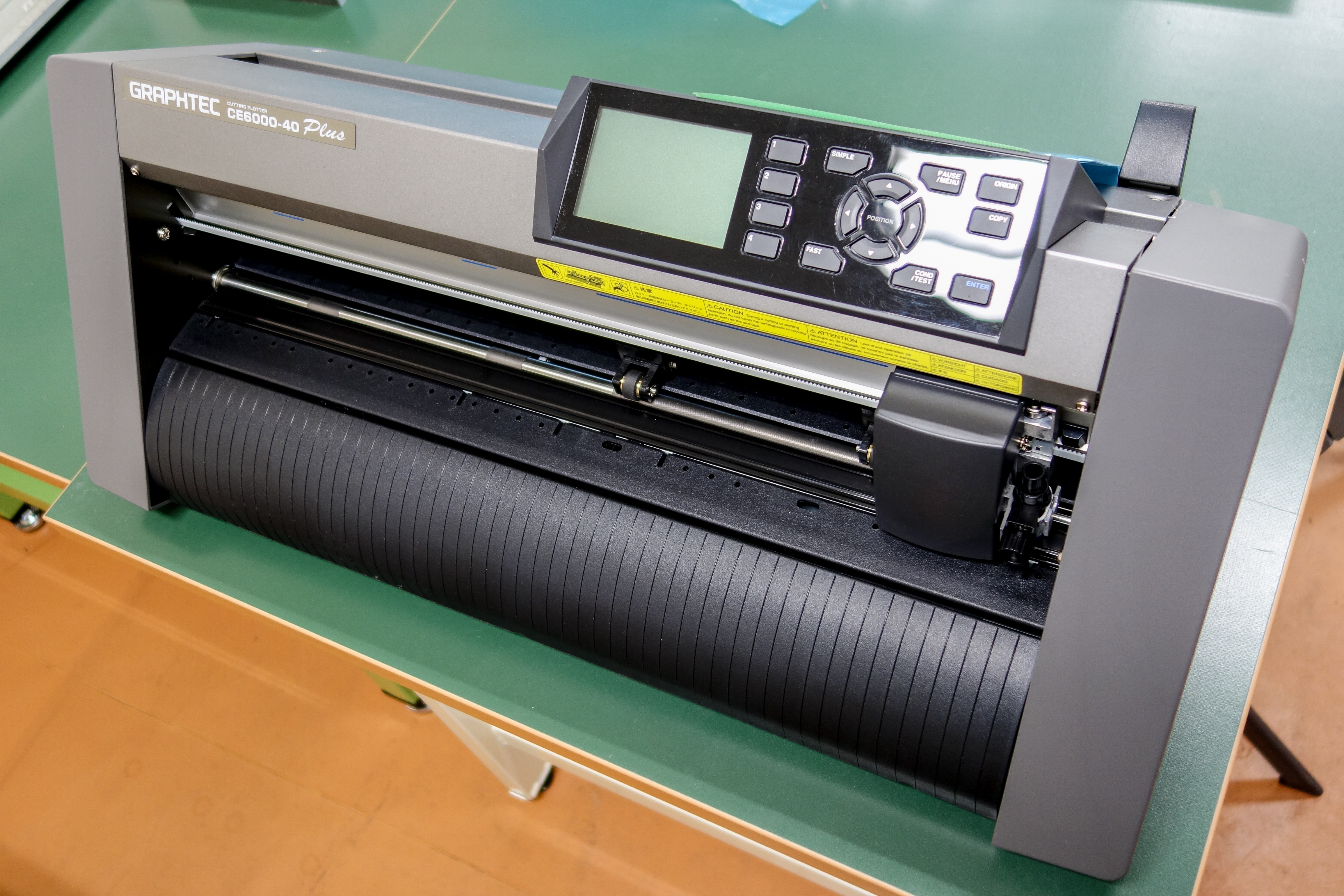 GRAPHTEC カッティングプロッター（CE6000-40 Plus）