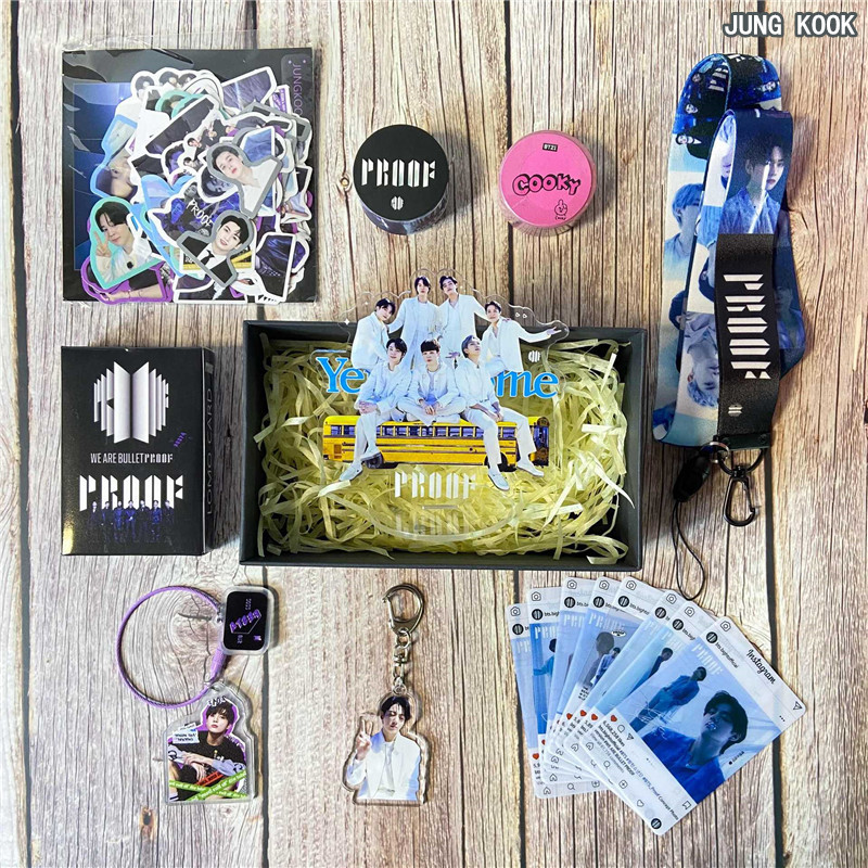 BTSグッズ ギフトボックス フォトカード テープ セット トレカ 写真