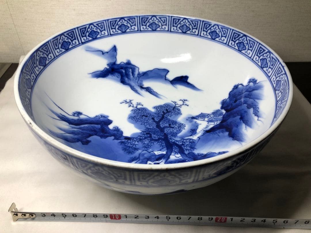 染付大缽。昭和時代。戰前。山水文。美品。舊家藏出。古美術。骨董品。 初期伊万里染付山水文水指 | 商品詳細 東洋古陶磁の前坂晴天堂