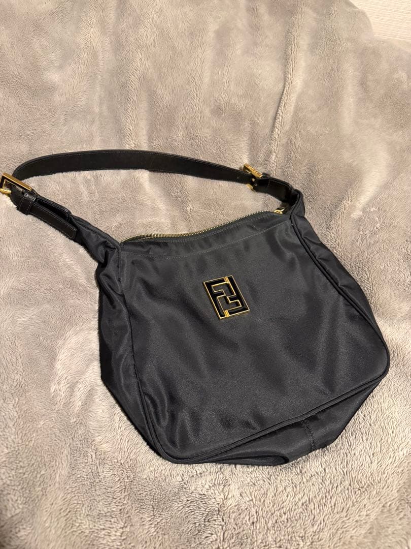 フェンディ（FENDI）ナイロンバッグ FFロゴプレート付き（ヴィンテージ系）