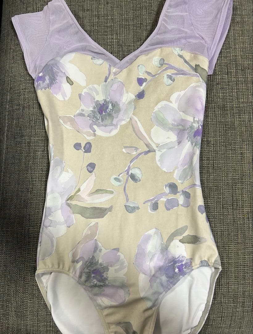 【新品未使用】stina 花柄 スリーブ付きレオタード