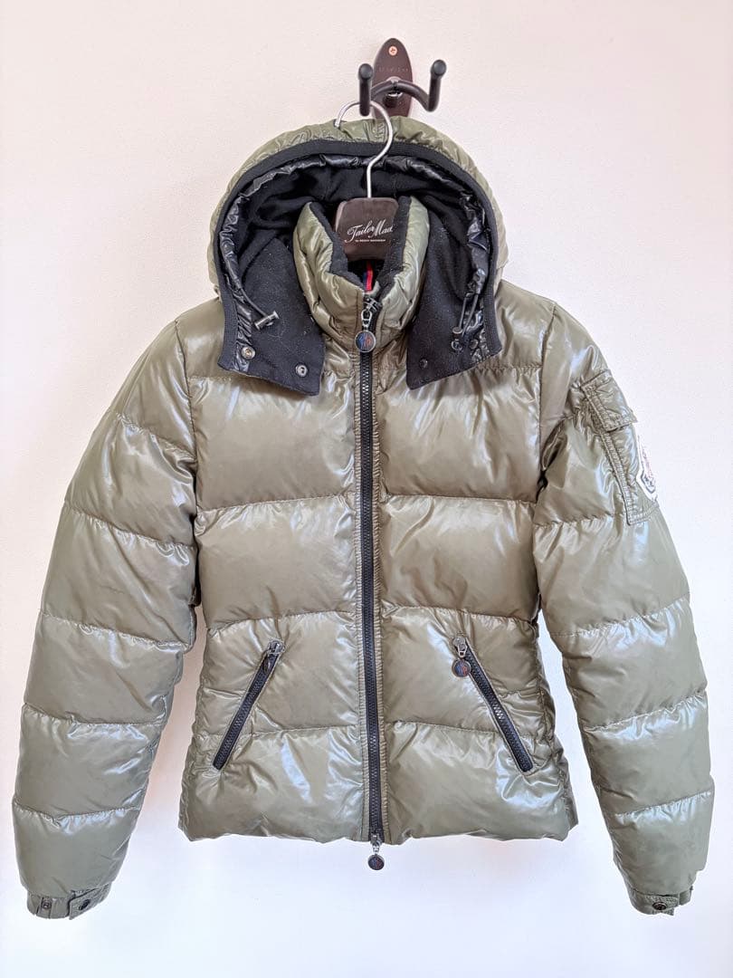 ☆MONCLER フード付きダウンジャケット オリーブグリーン☆ - メルカリ