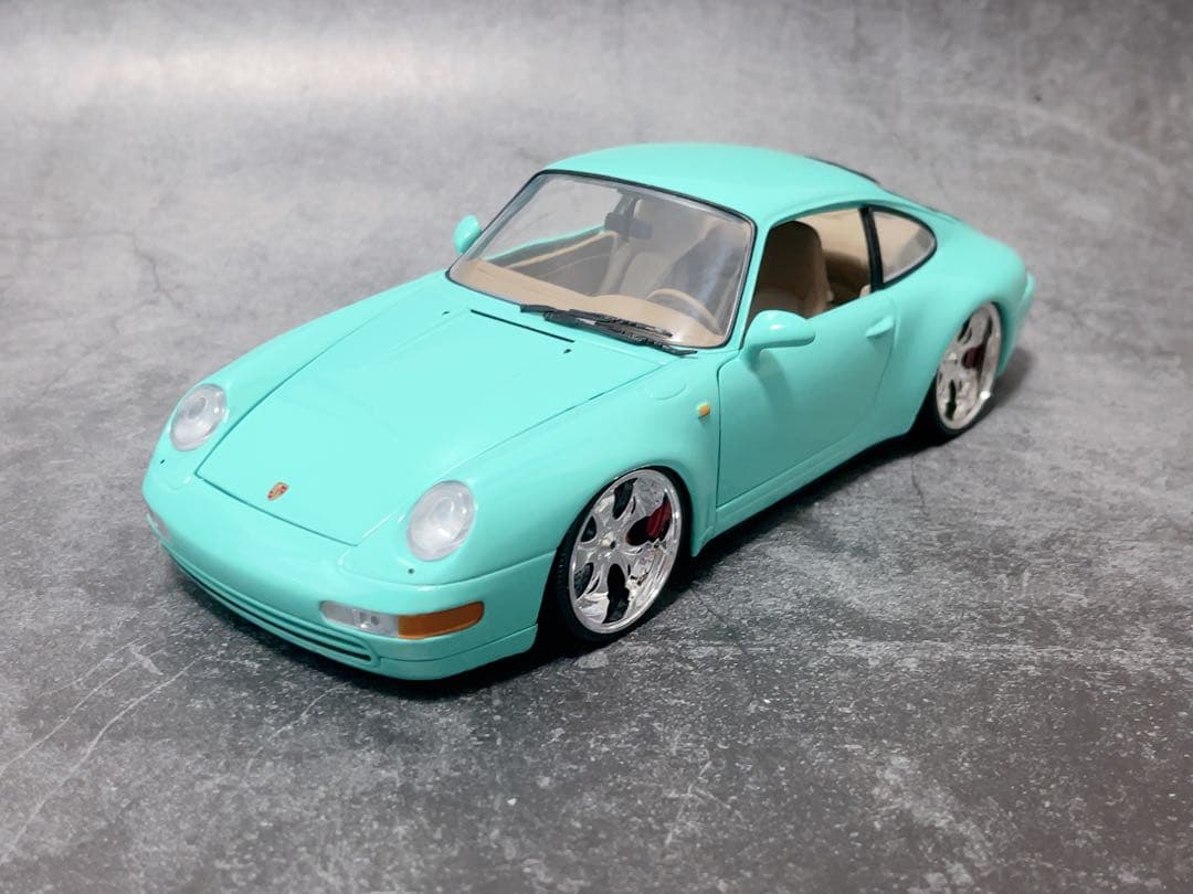 カスタム品　UT 1/18 ポルシェ 911 (993) カレラ ミントグリーン