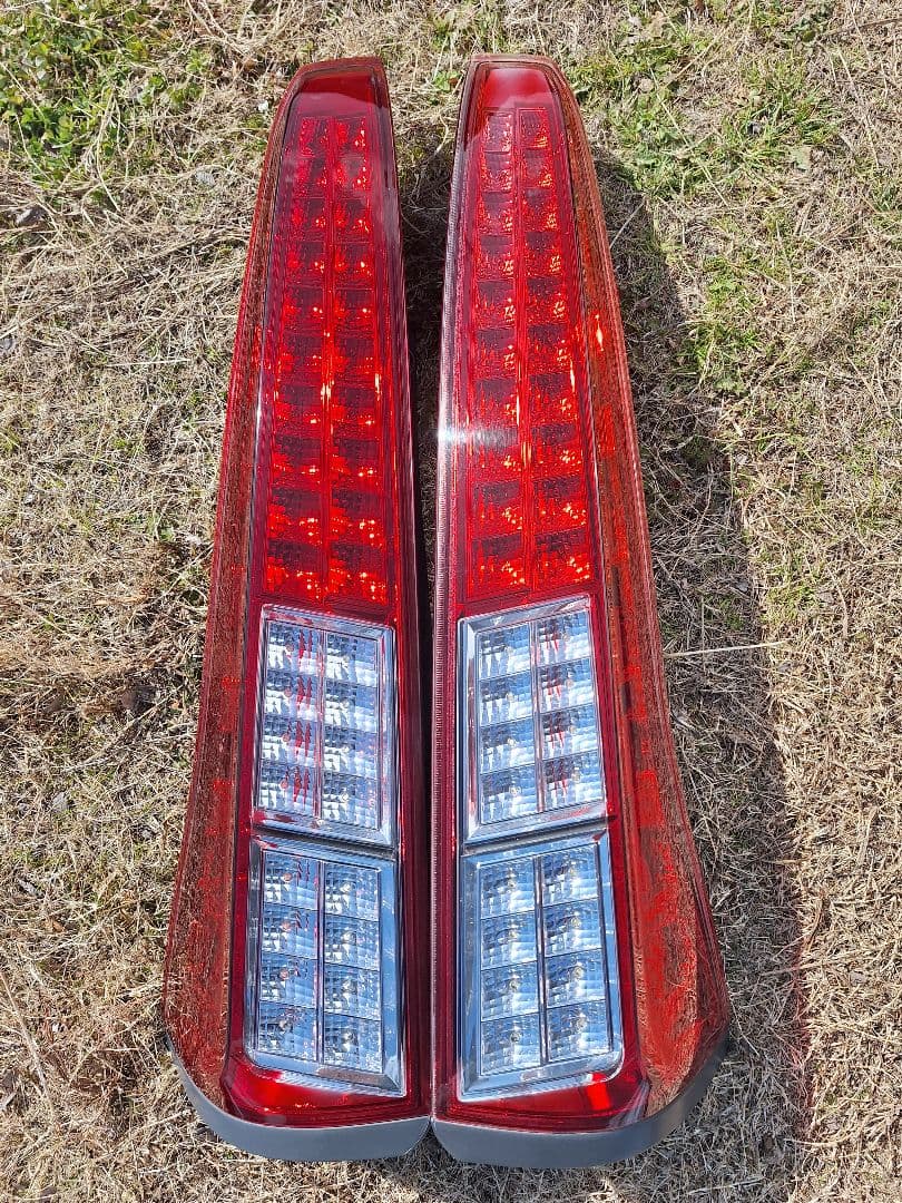 日産セレナC26LEDテールライト 左右セット❗