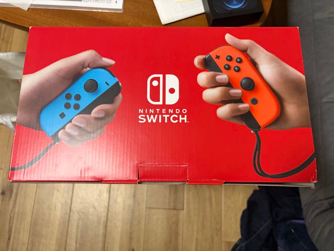 Nintendo Switch 本体 青と赤のジョイコン - メルカリ